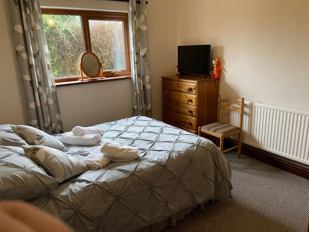 Dyffryn Taf - Spacious 3 Bedroom Bungalow Close To Amenities St Clears Bagian luar foto